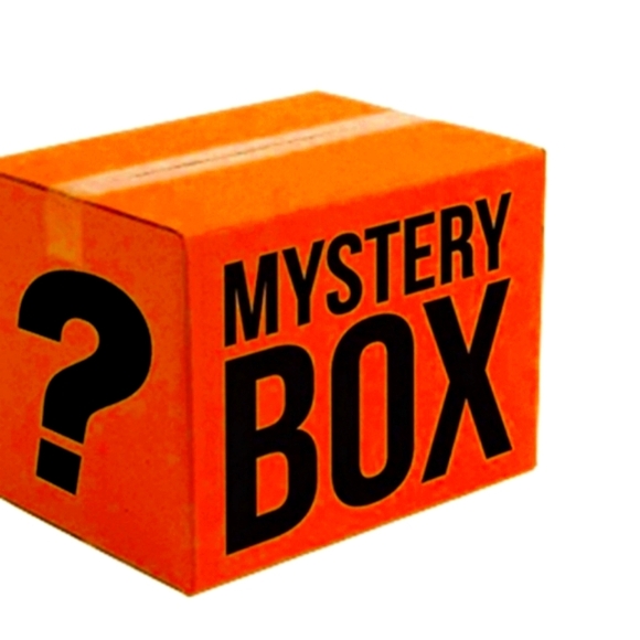 3 PCs NiKE& JORDAN 1 MYSTERY BOX